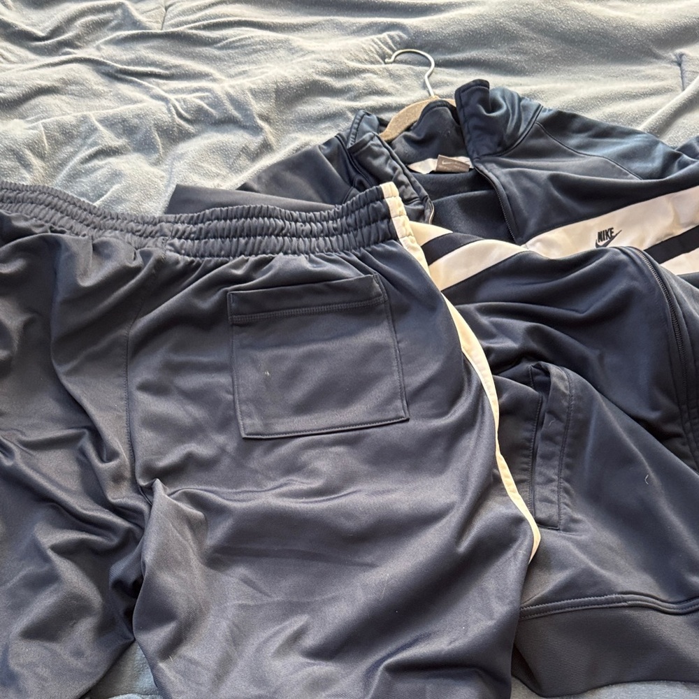 Nike Dark Blue Tracksuit with White Accents VINTAGE - Picture 13 of 15